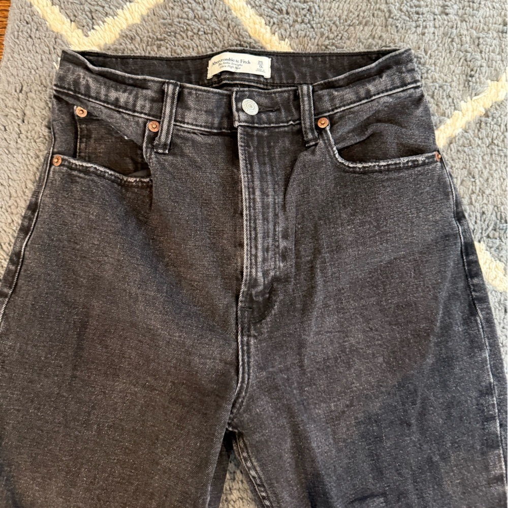 Abercrombie and Fitch The Ankle Straight Ultra High Rise Black Jeans - Picture 3 of 7